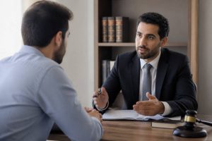 Avocat arabe : comment trouver un professionnel compétent pour une dénonciation