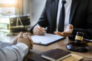 Avocat affaires criminelles : rôle, missions et conseils juridiques en cas de dénonciation