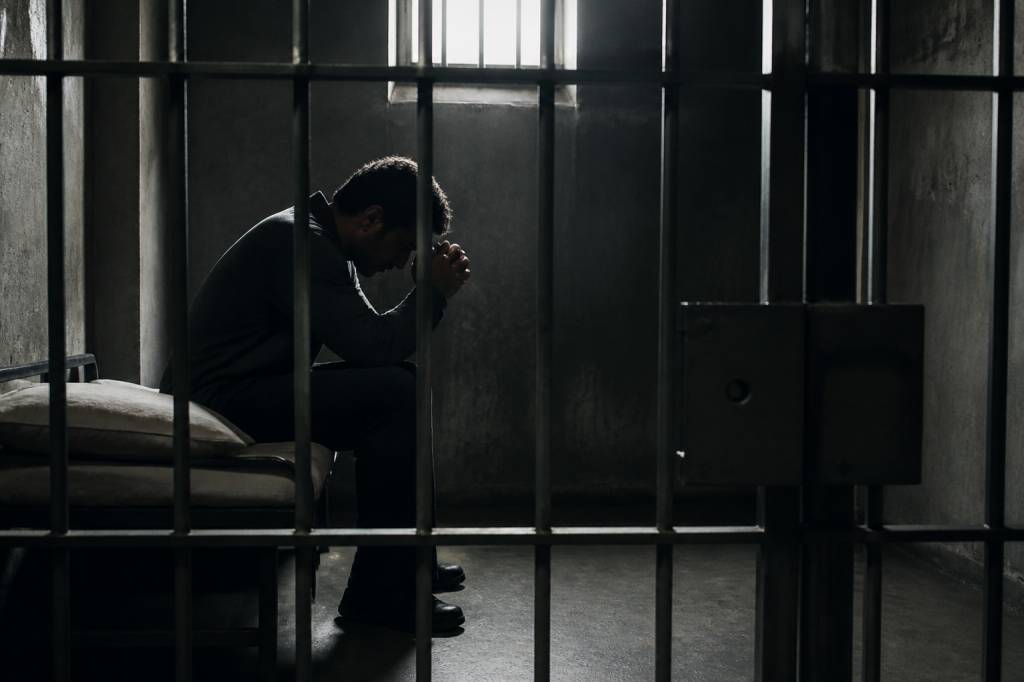 1 an de prison ferme : comprendre les risques juridiques et les sanctions possibles