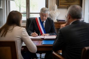 Abus de pouvoir d&rsquo;un maire : quels recours pour les citoyens ?